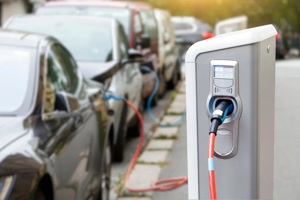 Watch How to Scale EV Charging with DC Fast Chargers